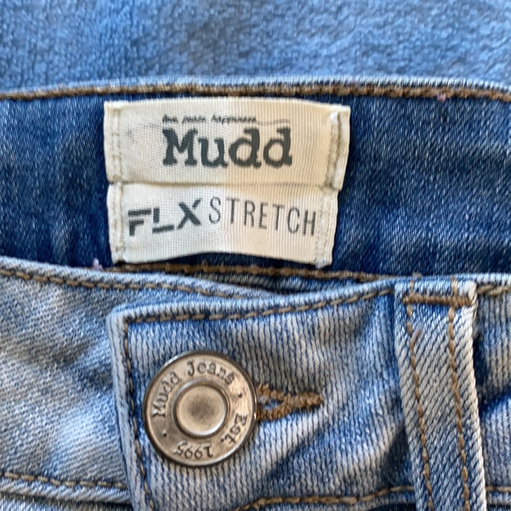 Mudd distressed cuffed jean shorts Size 3 - Picture 4 of 5